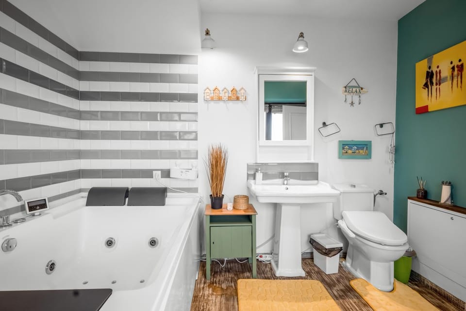 Shower, Toilet, Bathroom, Bath