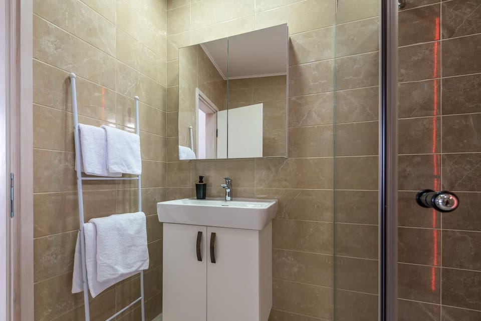 Shower, Bathroom, towels