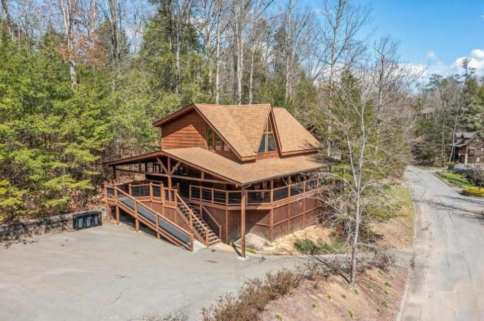 Kelly's Cozy Cabin 4 bedroom Parkway Cabin in Pigeon Forge