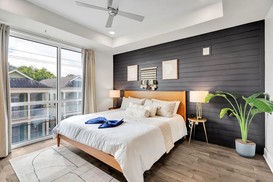 Pool & gym retreat steps from Crescent Park Apartment in Ninth Ward