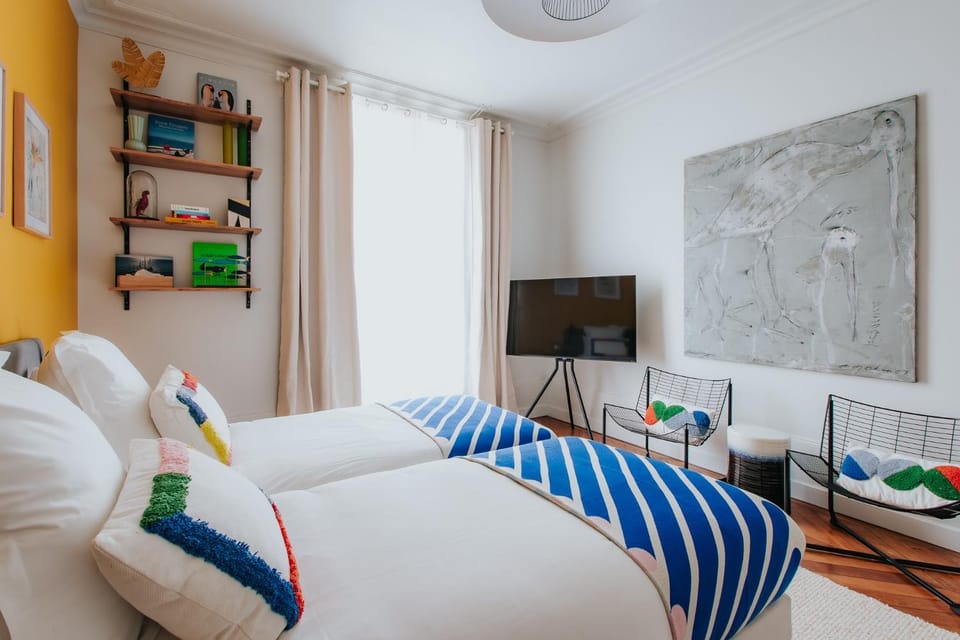 TV and multimedia, Photo of the whole room, Bedroom