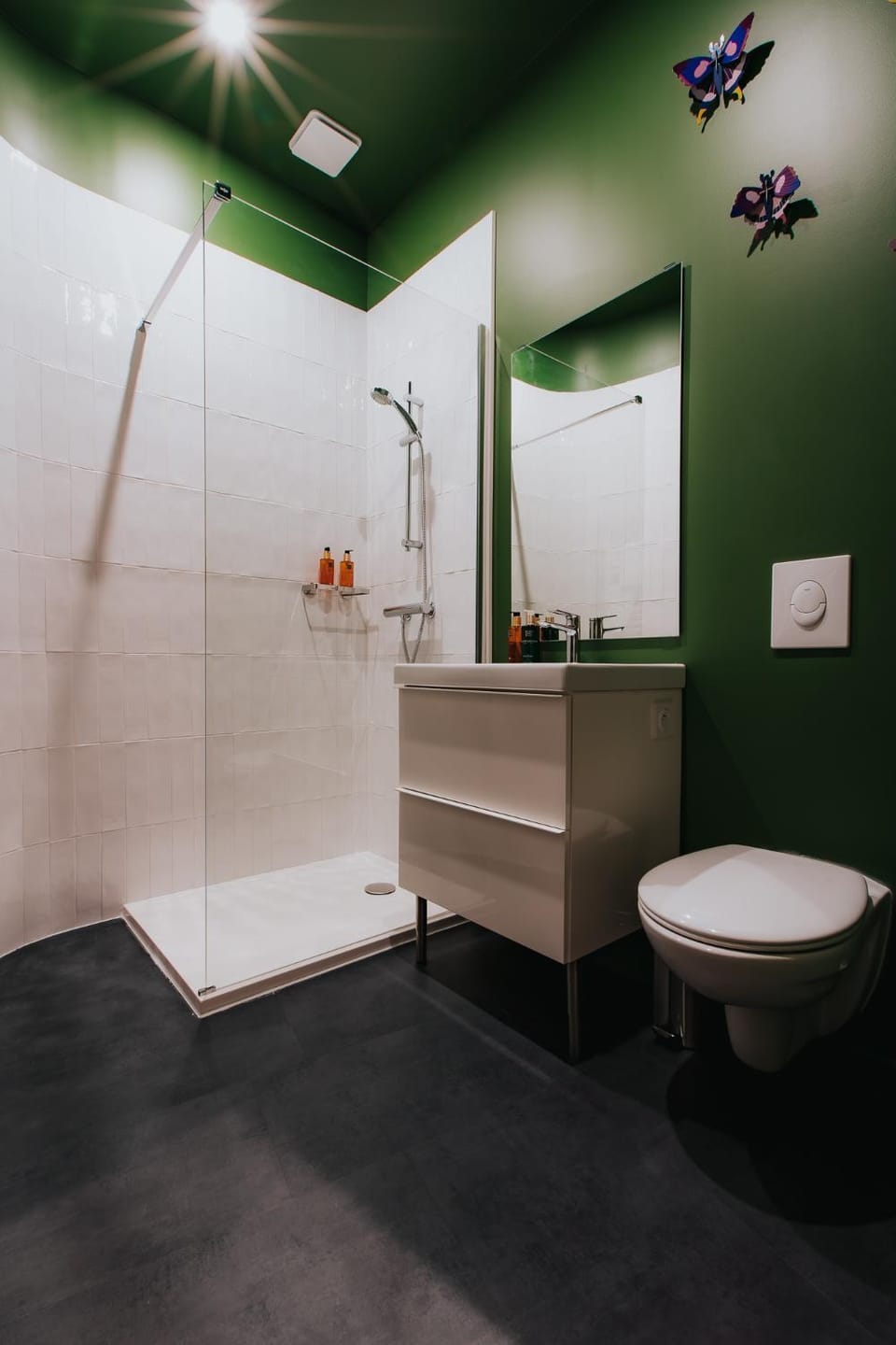 Shower, Toilet, Bathroom