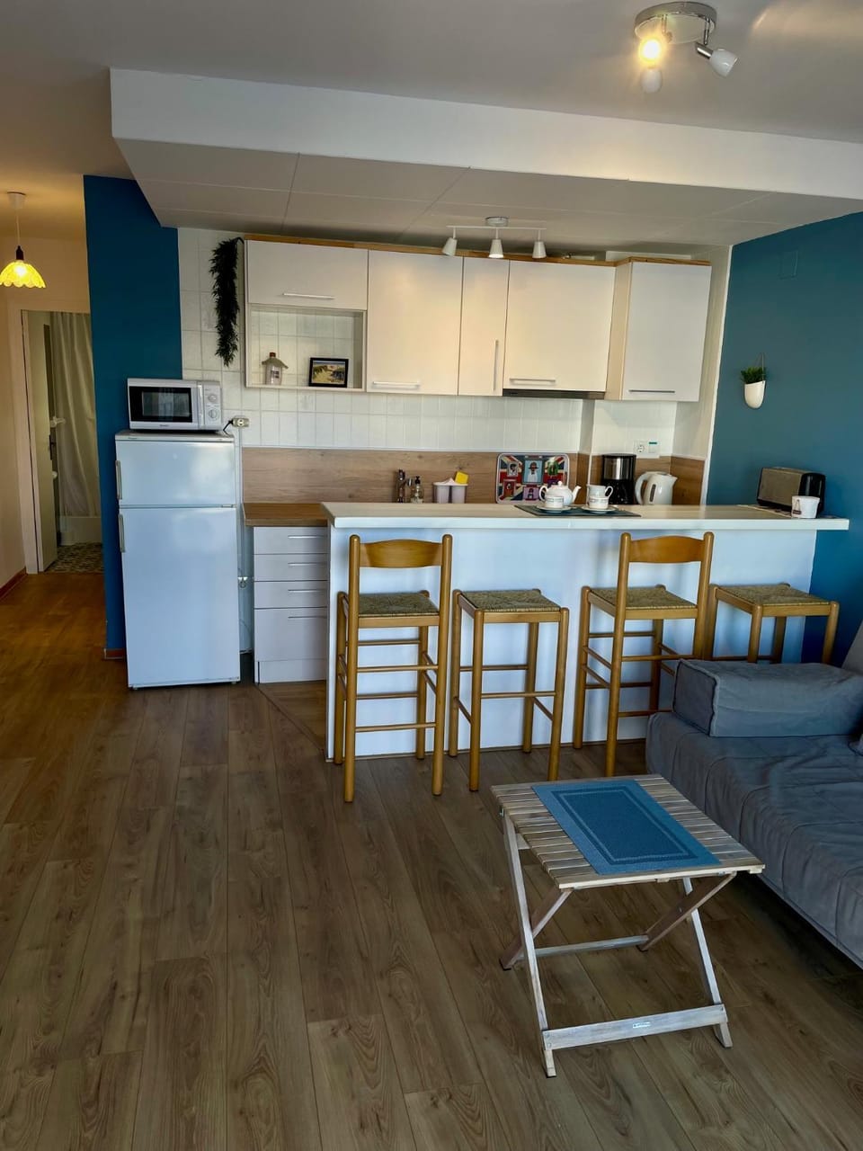 Kitchen or kitchenette, Dining area, oven