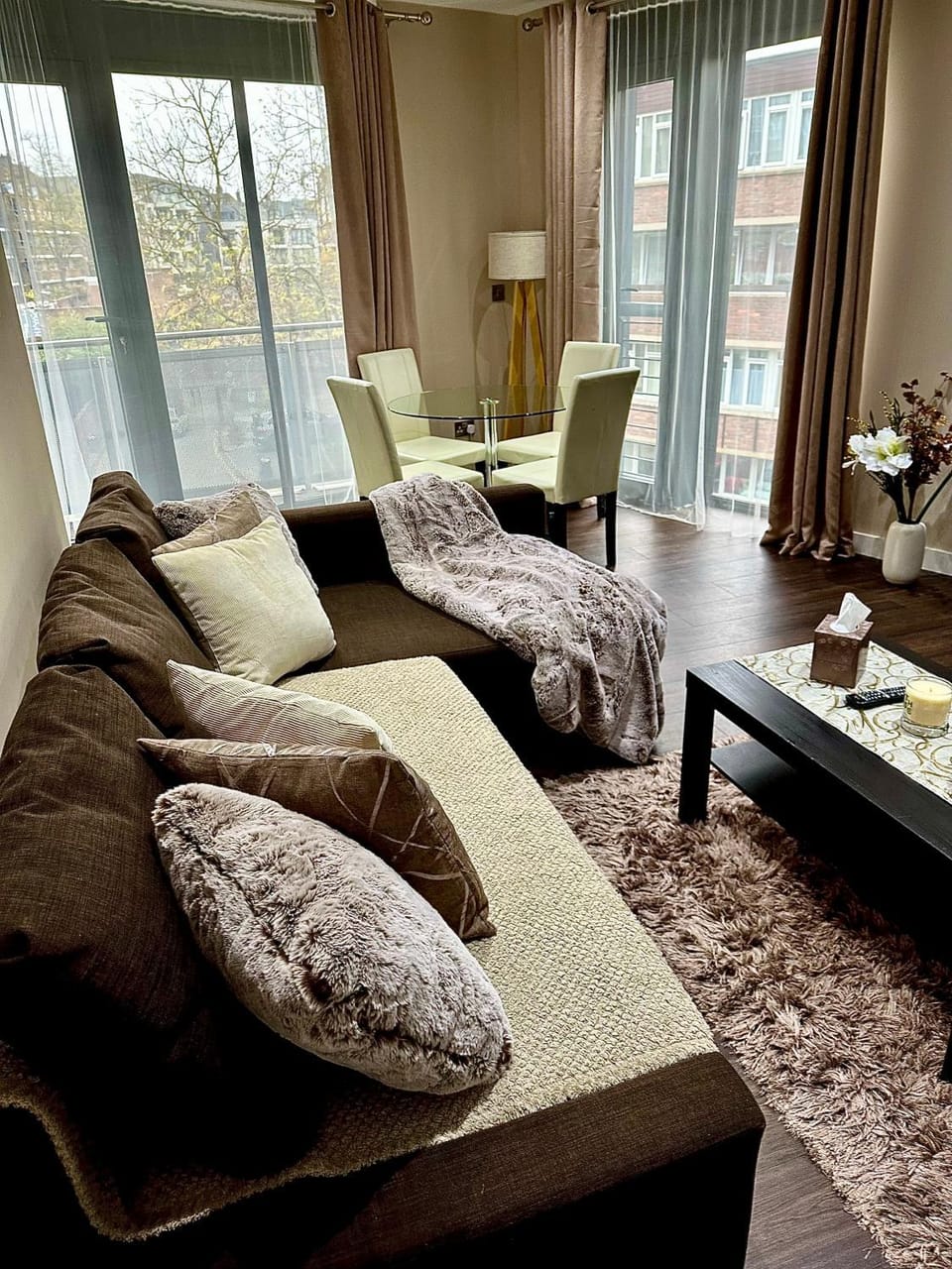 Living room, Seating area
