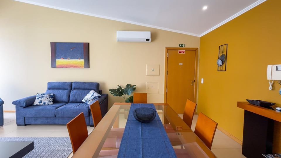 Living room, Dining area, air conditioner