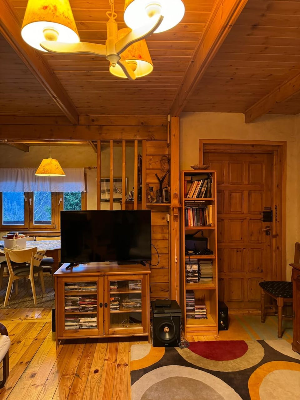 TV and multimedia, Living room, Seating area, Evening entertainment