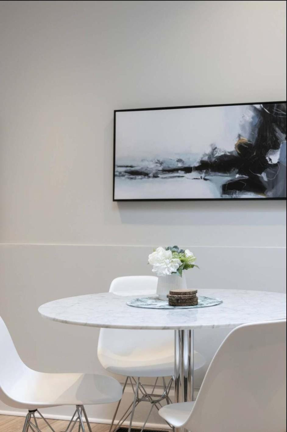 Decorative detail, Seating area, Dining area