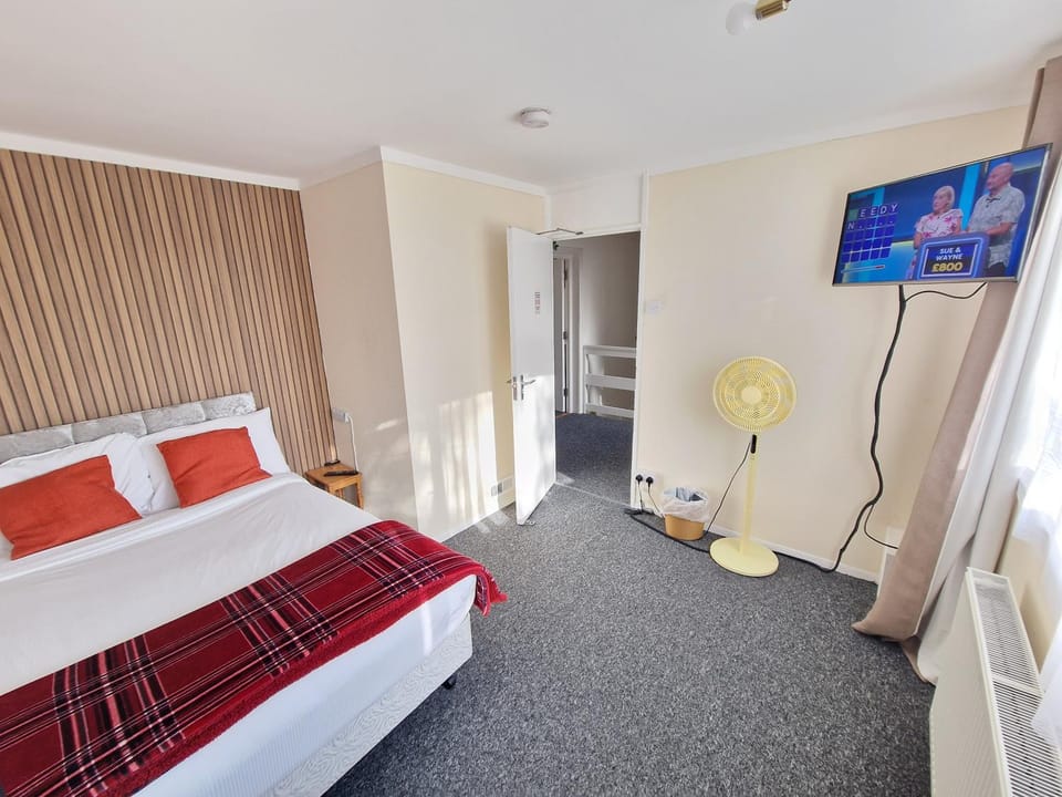 NightRest Homes 5 minutes to Luton Airport -Wifi - Free Parking -Luton Apartment in Luton