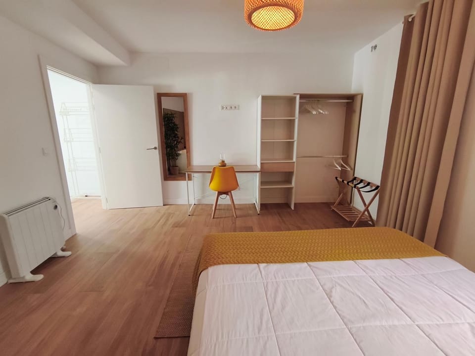 Bed, Photo of the whole room, Bedroom, wardrobe