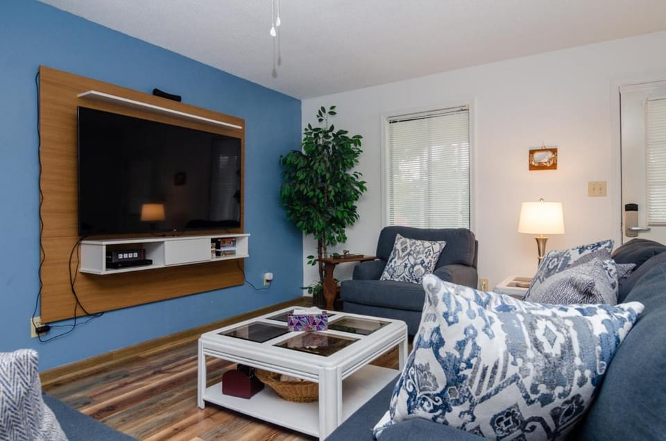 Sunny Vacations Cottage by Bryant Real Estate House in Kure Beach