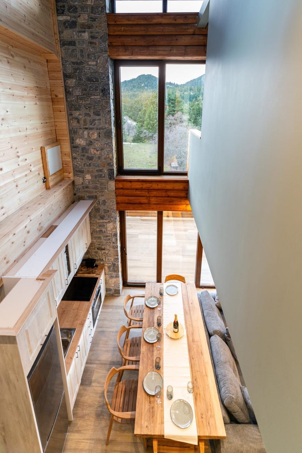 Kitchen or kitchenette, Seating area, Dining area