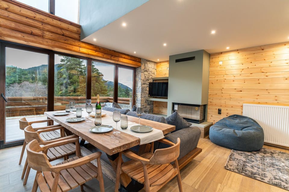 Communal lounge/ TV room, Seating area, Dining area