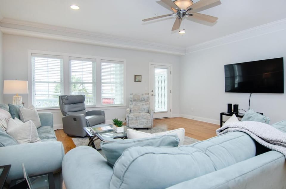 Sunny Vacations Villa by Bryant Real Estate House in Kure Beach