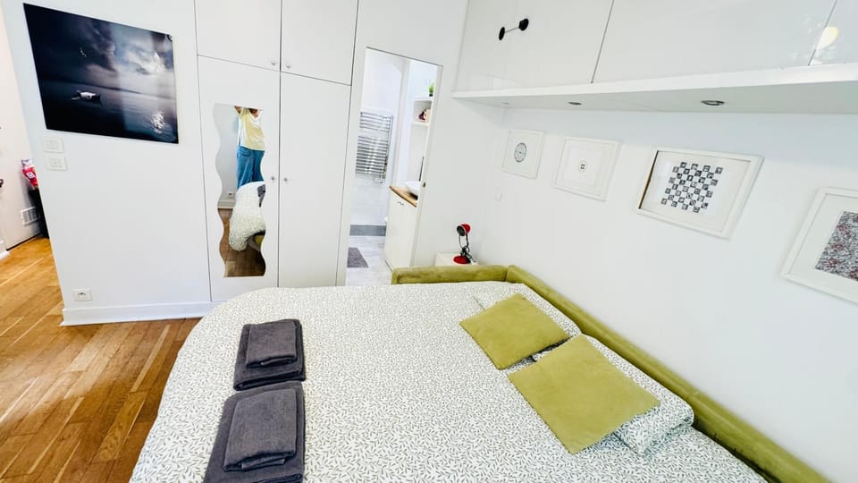 Bright flat near Marais & Chatlet Apartment in Paris