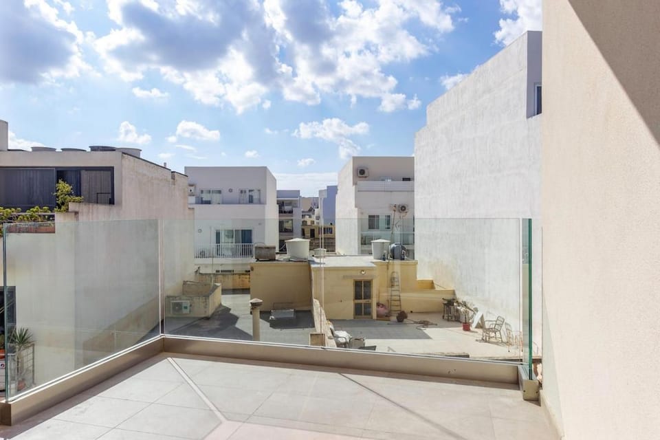 Balcony/Terrace, sunbed