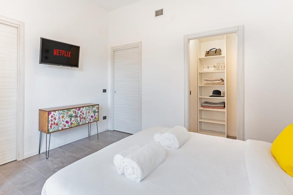Bedroom, wardrobe