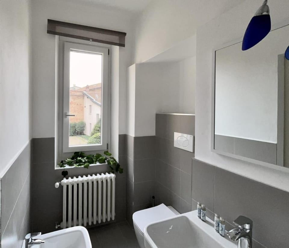 Toilet, Bathroom, internet