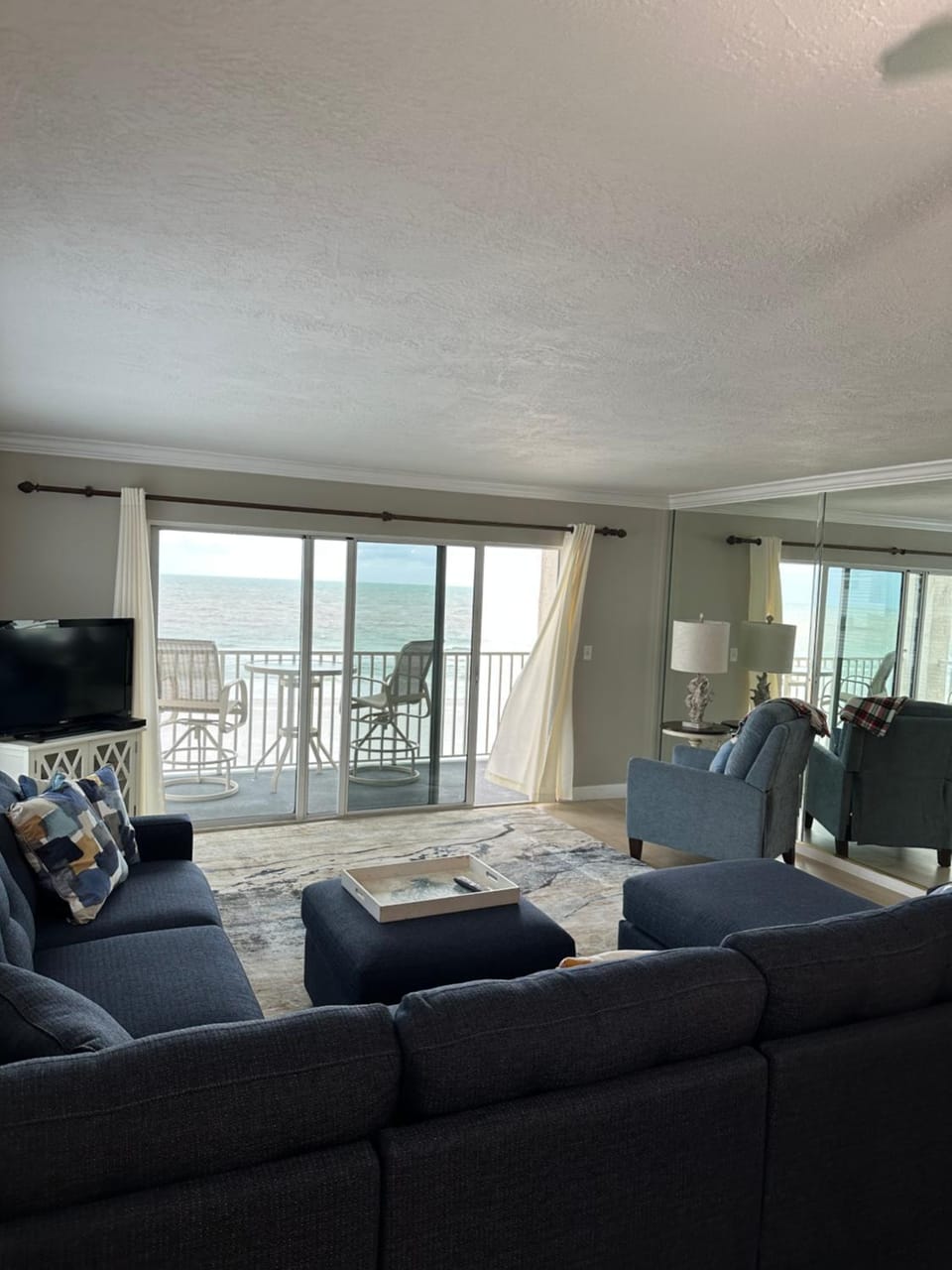 Sea Oats 401 - Beautiful 2 Bed 2 Bath Ocean Front Corner Unit - Prime Location! Apartment in North Redington Beach