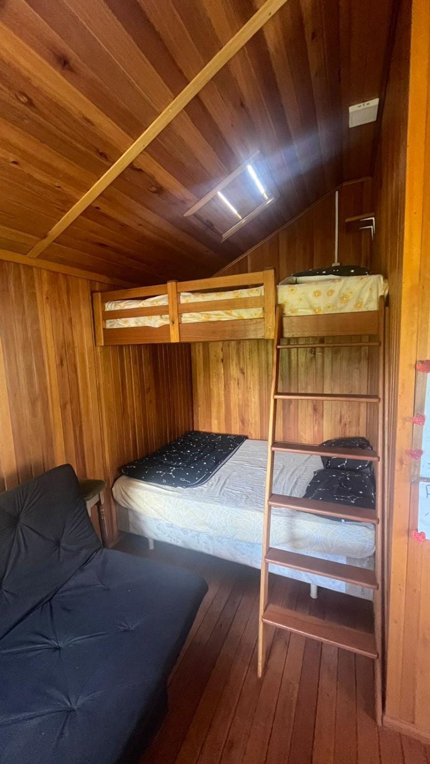 Bed, bunk bed