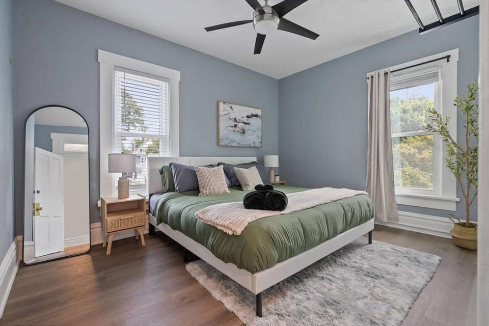 Bed, Photo of the whole room, Bedroom