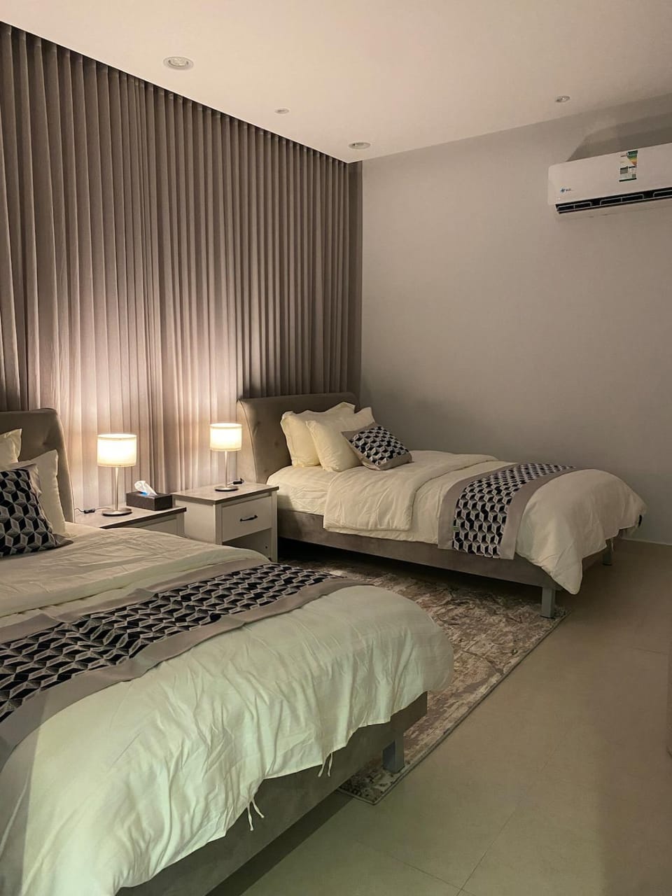 Bed, Photo of the whole room, Bedroom, air conditioner