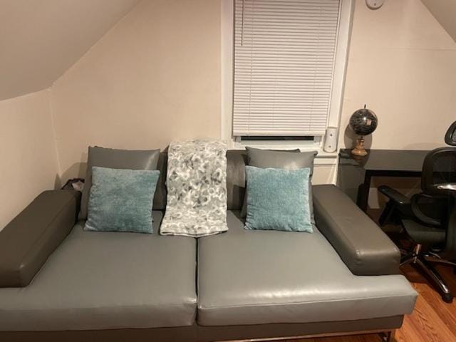 Charming NYC apt near UBS and Belmont Park Village Apartment in Elmont