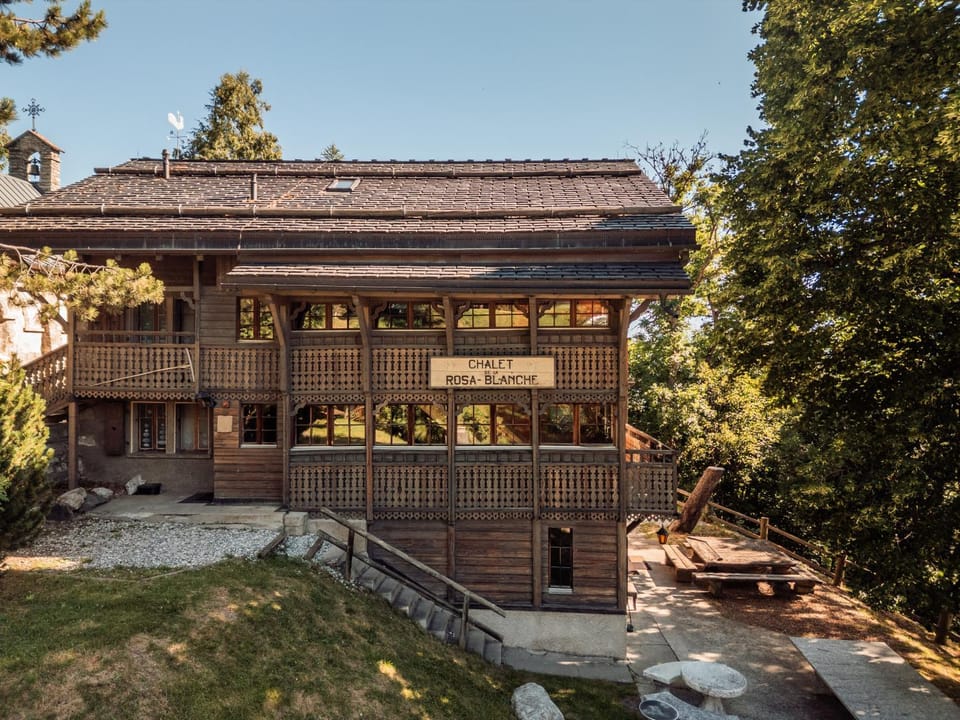 Property building, Spring, Garden, Garden view