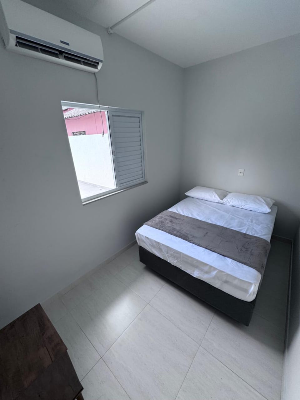 Bed, Photo of the whole room, Bedroom, air conditioner
