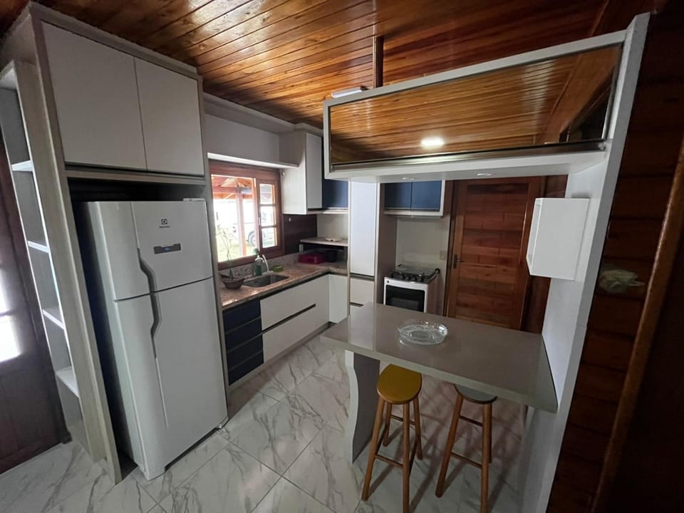 Kitchen or kitchenette, Dining area, oven, pet friendly, stove