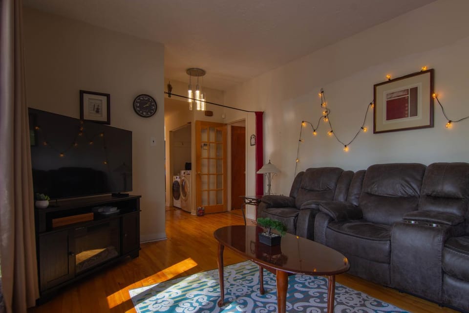 Communal lounge/ TV room, TV and multimedia, Living room, Seating area