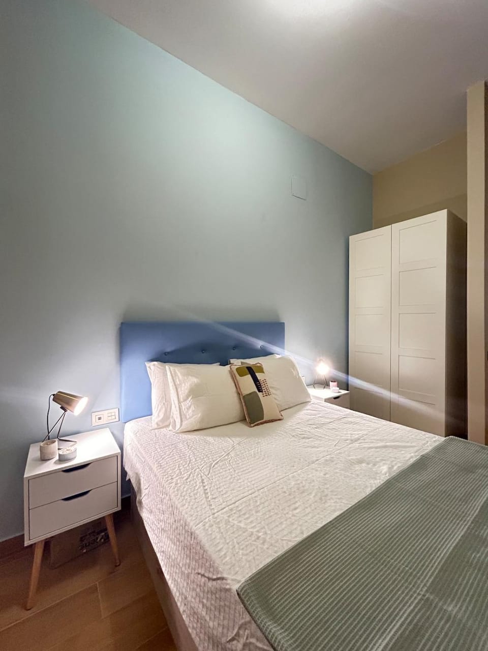 Bed, Photo of the whole room, Bedroom, wardrobe