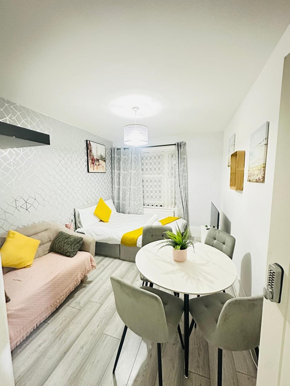 Flat in Aldgate East, London Apartment in London