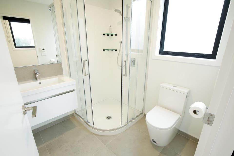 Shower, Toilet, Bathroom, towels
