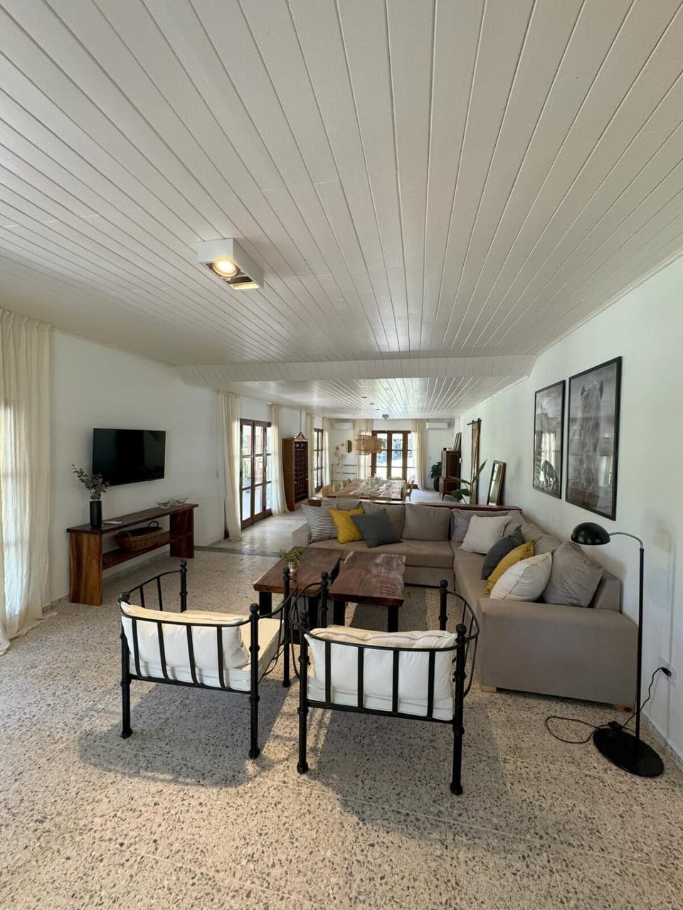 Communal lounge/ TV room, TV and multimedia, Living room, Seating area