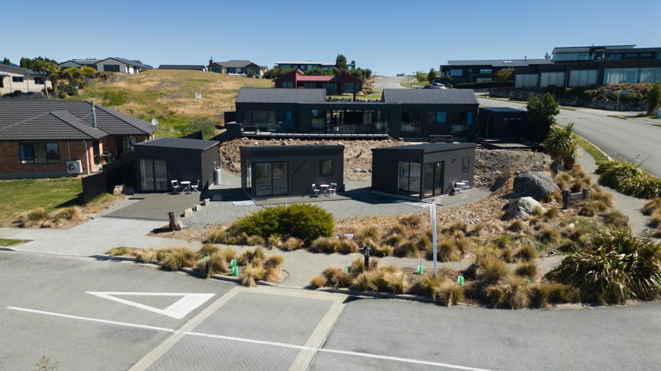 Property building, Day, Neighbourhood, Street view, Location, Parking