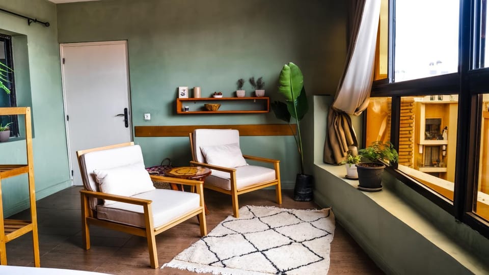 Bedroom, sunbed
