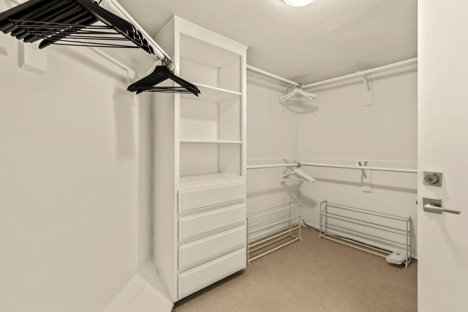 Ocean Front - 4 Bedroom Manhattan Beach Penthouse Apartment in Manhattan Beach