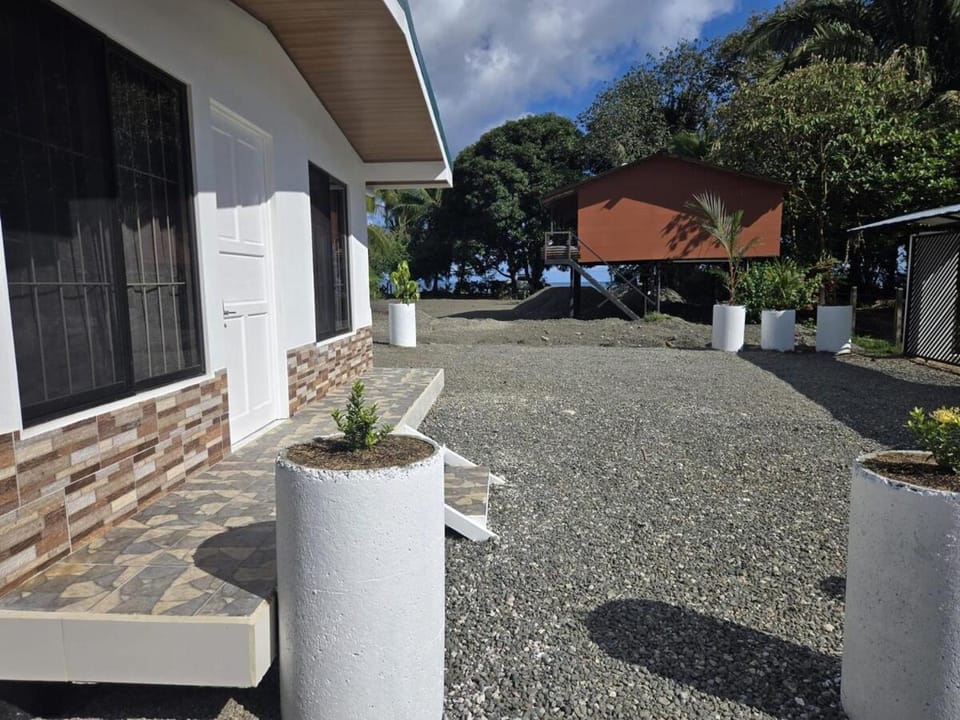 Casa Tucan 2bdr beach house AC BBQ Playa Blanca House in Puntarenas Province