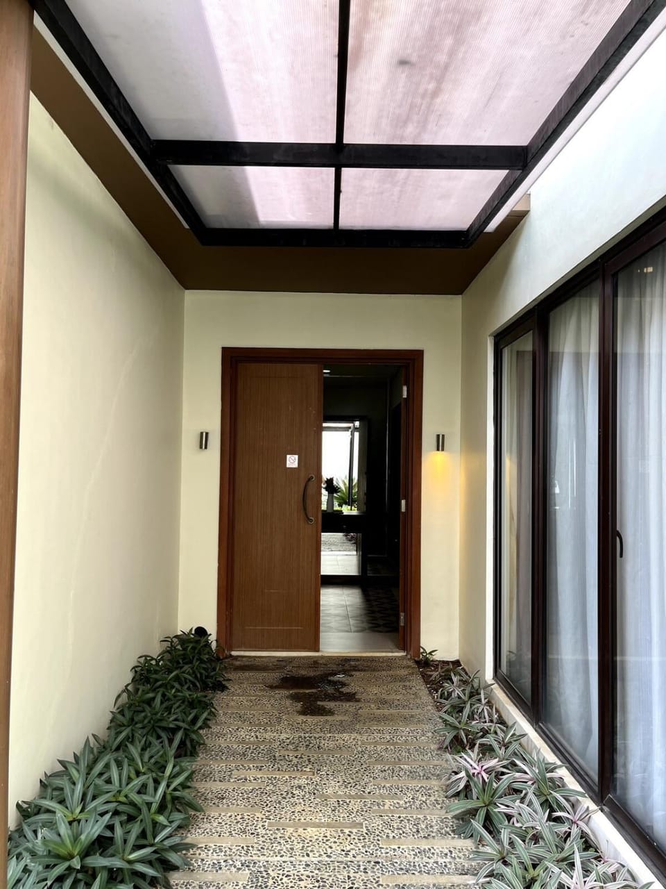 Facade/entrance
