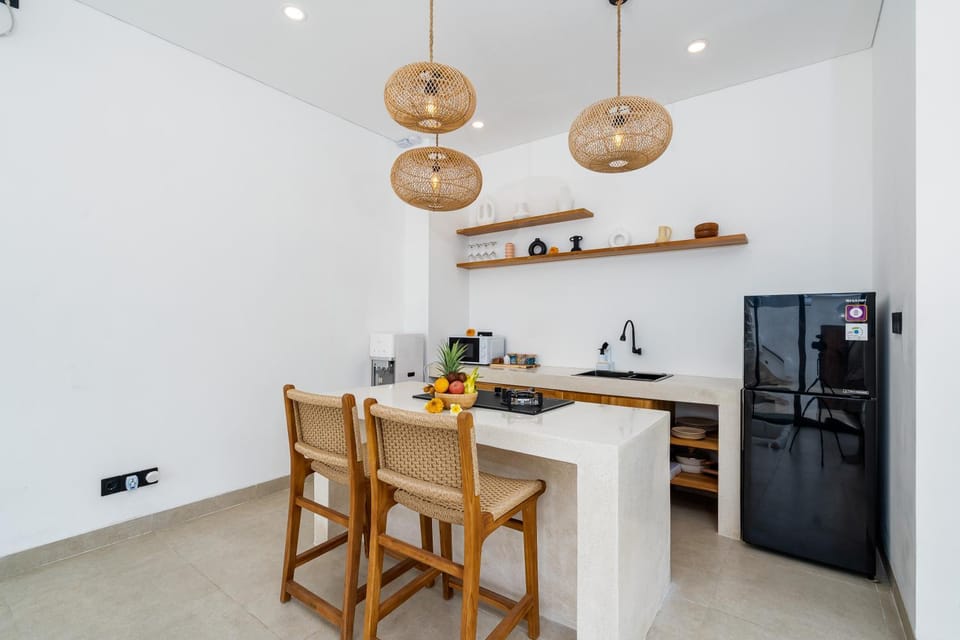 Coffee/tea facilities, Kitchen or kitchenette, stove