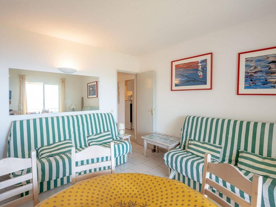 Appartement confortable à Aiguebelle avec terrasse et parking privé - FR-1-816-13 Apartment in Le Lavandou