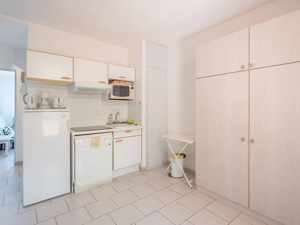 Appartement confortable à Aiguebelle avec terrasse et parking privé - FR-1-816-13 Apartment in Le Lavandou