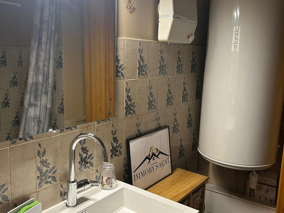 Appartement au pied des pistes à Super Besse - FR-1-814-61 Apartment in Besse-et-Saint-Anastaise