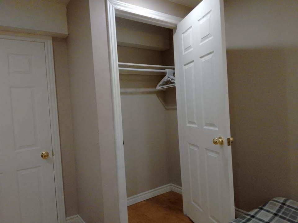 Cheap Rooms in Kitchener Best For Students ,Long Term Guests Vacation rental in Cambridge