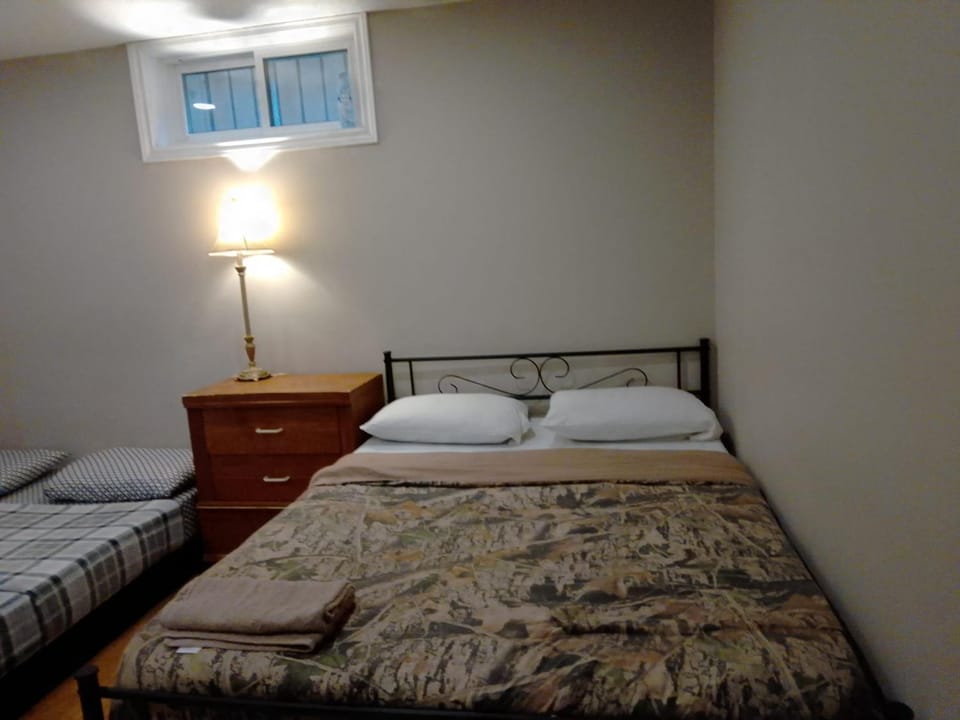 Cheap Rooms in Kitchener Best For Students ,Long Term Guests Vacation rental in Cambridge