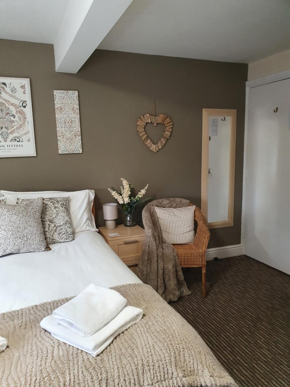 Apple Blossom Guesthouse Bed and Breakfast in Charnwood