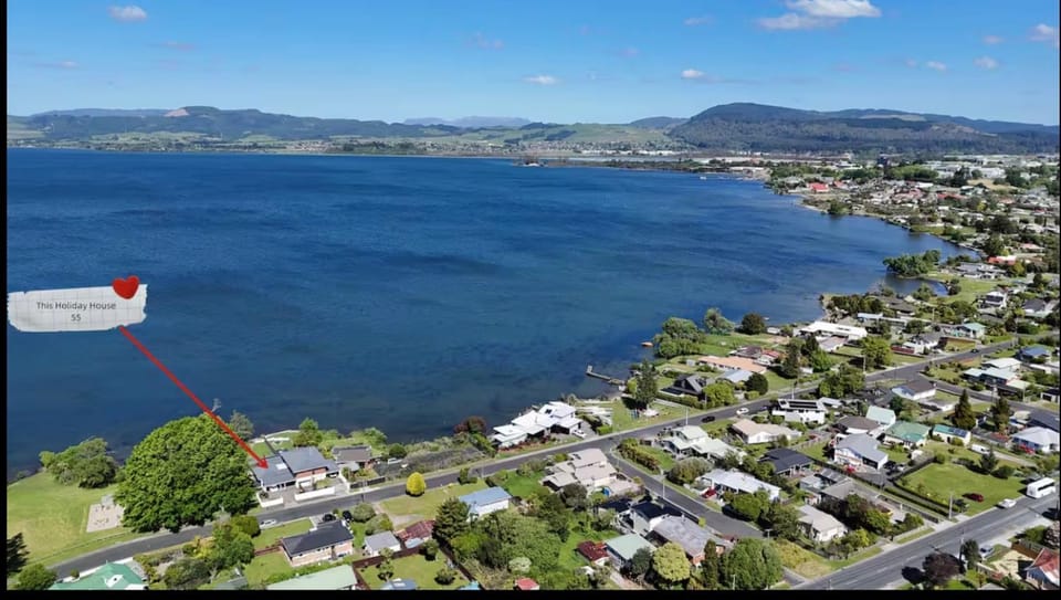 Fabulous Lake Front House-Private lake access House in Rotorua