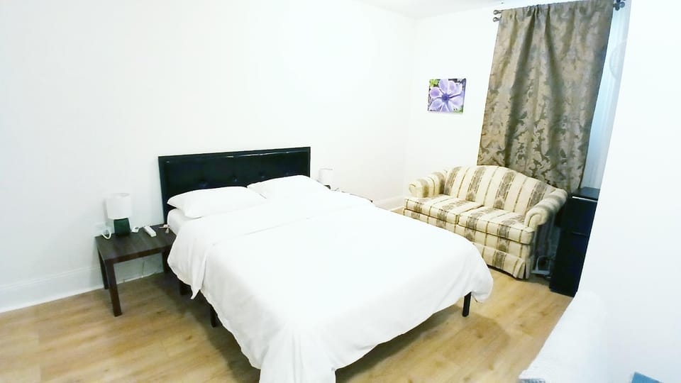 King-bed room with private bath -FREE WIFI-- New London-Mystic Vacation rental in New London