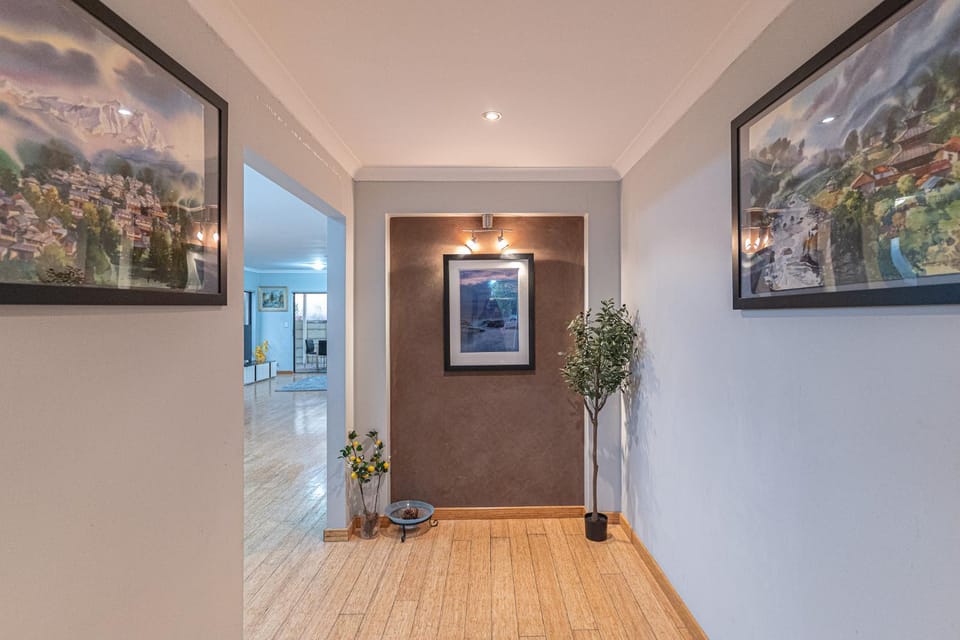 Airport 5BR Haven - Full Kitchen & Tranquil House in Perth