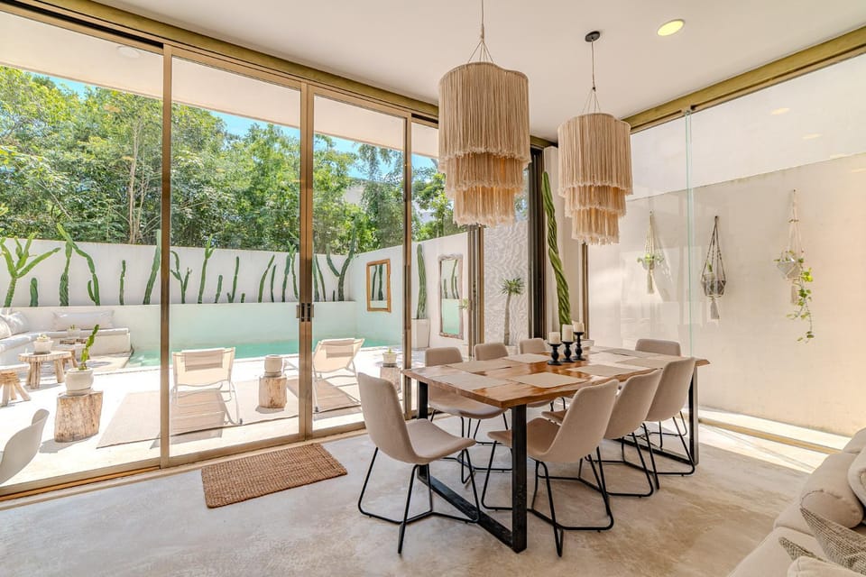 Day, Garden, View (from property/room), Dining area
